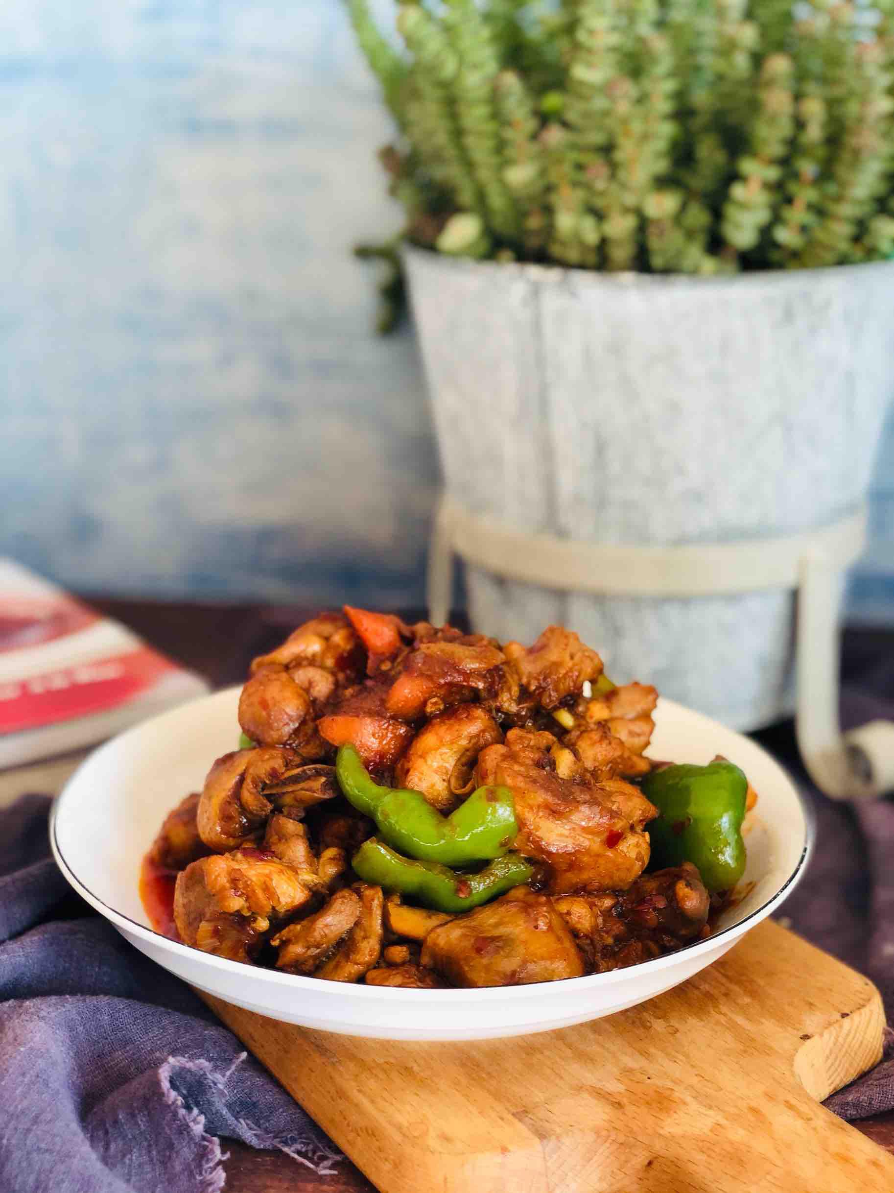 火鍋雞的家常做法，香辣過癮簡單易做，配米飯太下飯啦的做法-香辣味燒菜譜