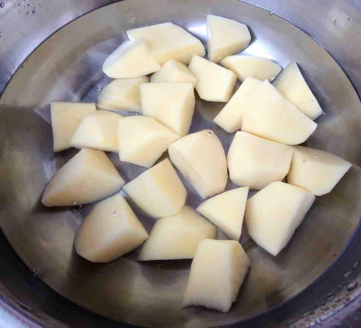 土豆茄子燉五花肉的做法-咸鮮味燉菜譜