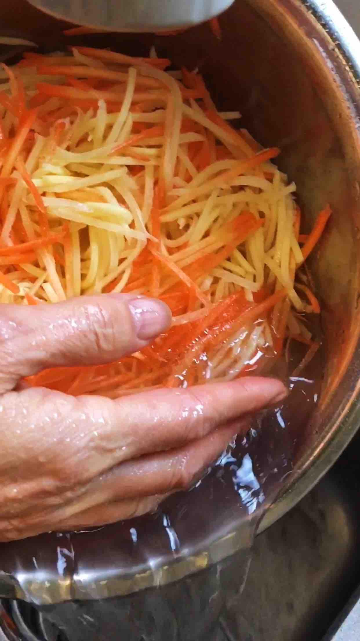 素炒三彩絲的做法-家常味炒菜譜