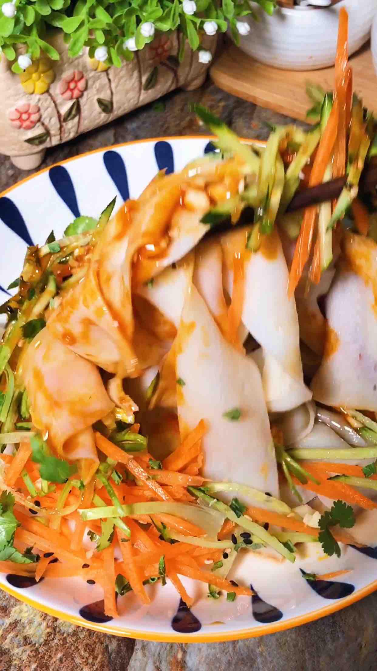 麻醬面皮的做法-酸辣味拌菜譜