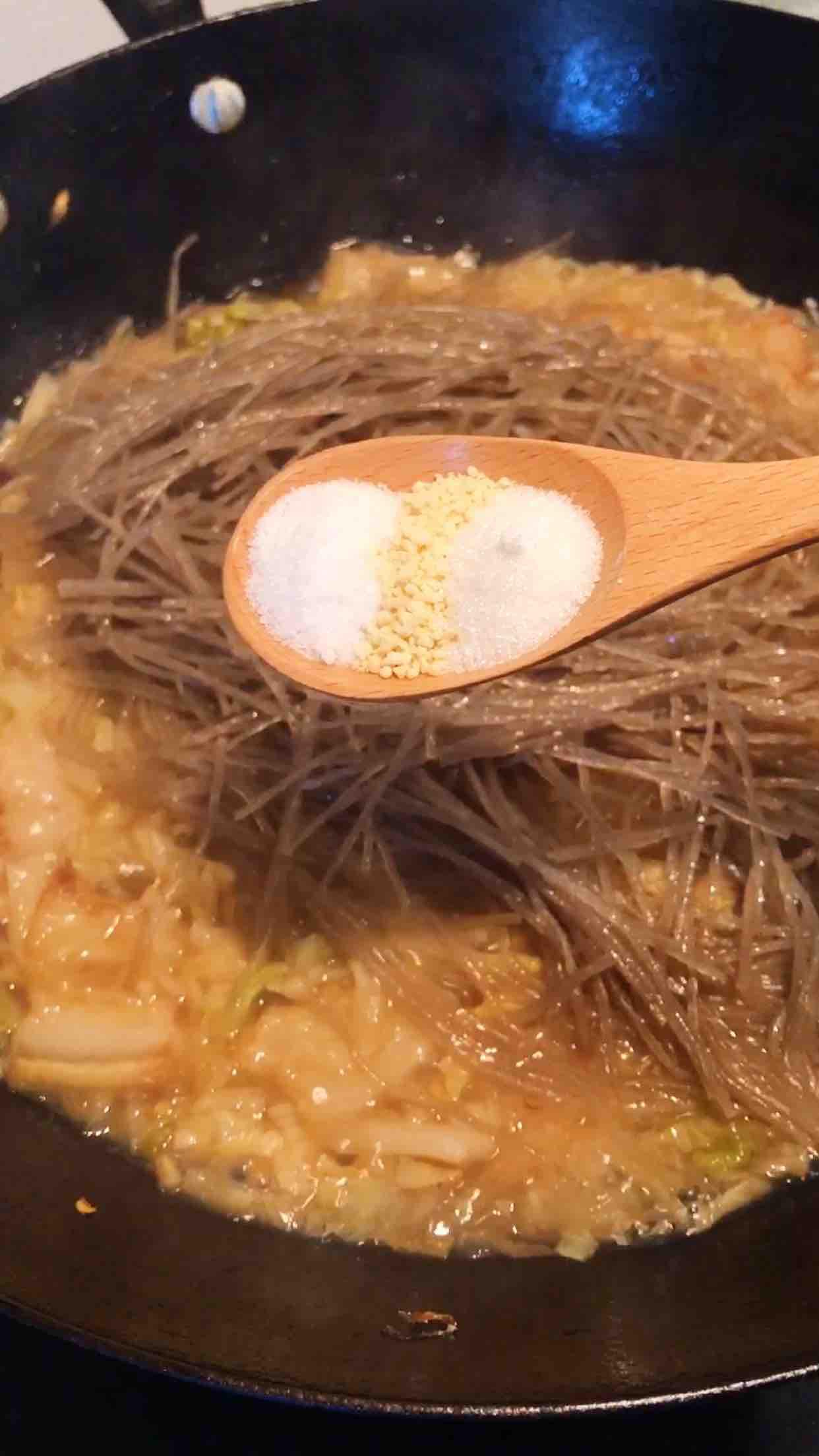 酸菜燉粉條地道東北菜的做法-酸味燉菜譜