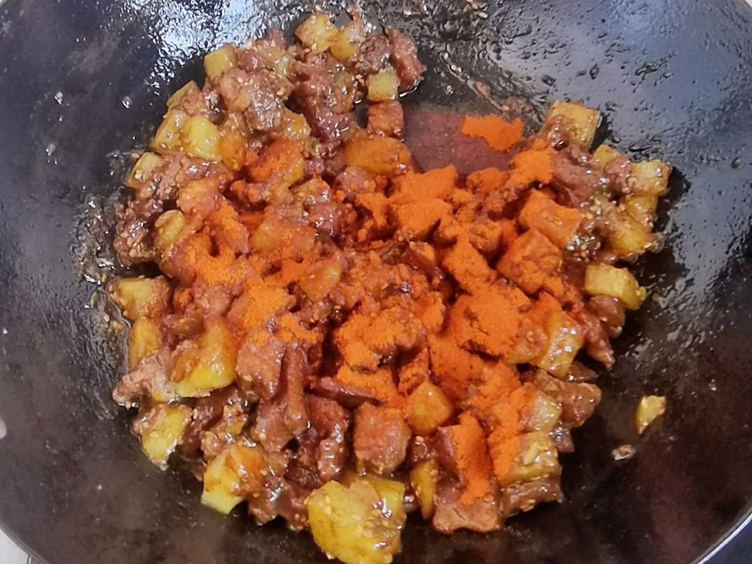 輕松年夜飯-孜然土豆牛肉,燒烤味解饞下酒又下飯的做法-其它口味炒菜譜-易網健康養生網 輕松年夜飯-孜然土豆牛肉,燒烤味解饞下酒又下飯的做法-其它口味炒菜譜