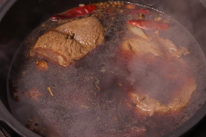 年夜飯必備鹵牛腱子！肉軟有嚼勁，上桌必光盤的做法-咸鮮味鹵菜譜