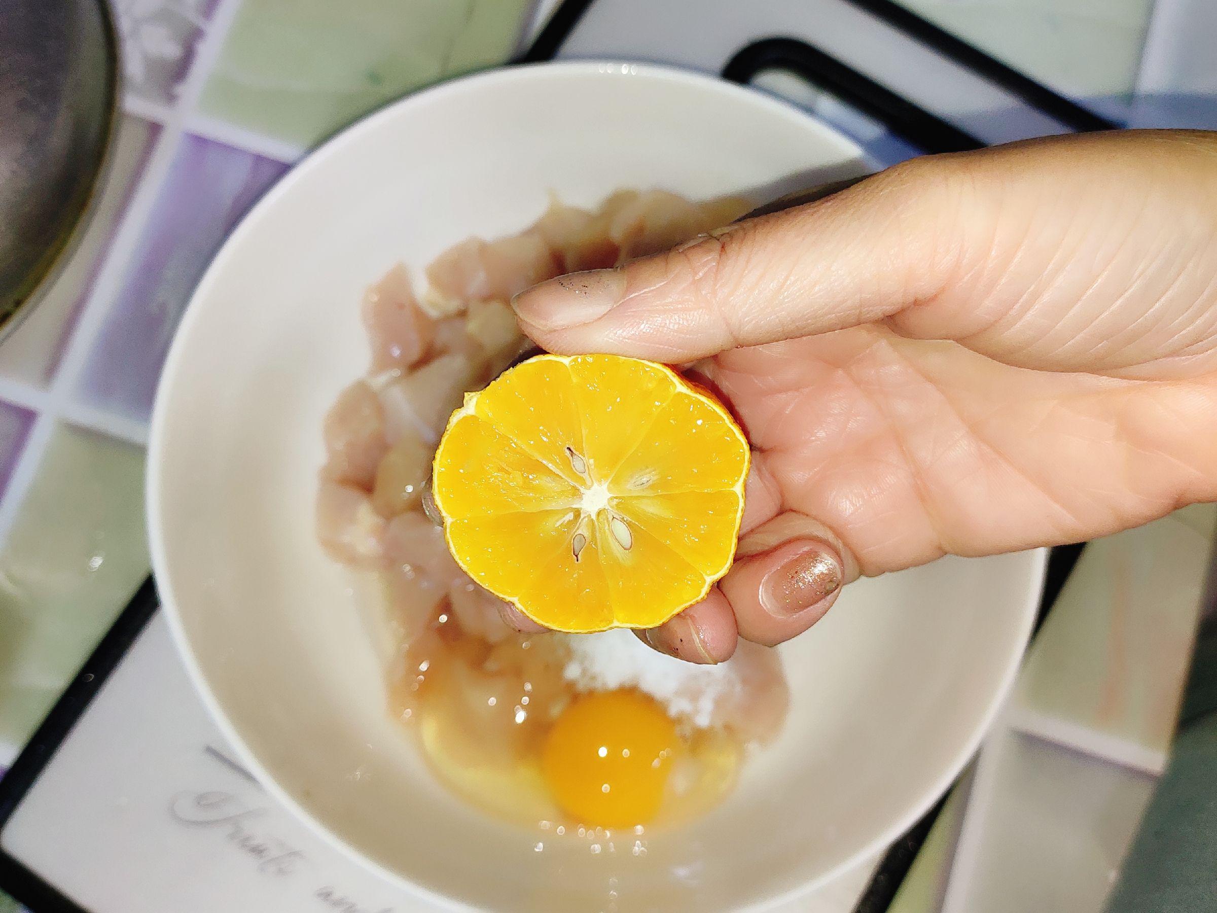 紅而不辣的宮保雞丁的做法-咸鮮味炒菜譜