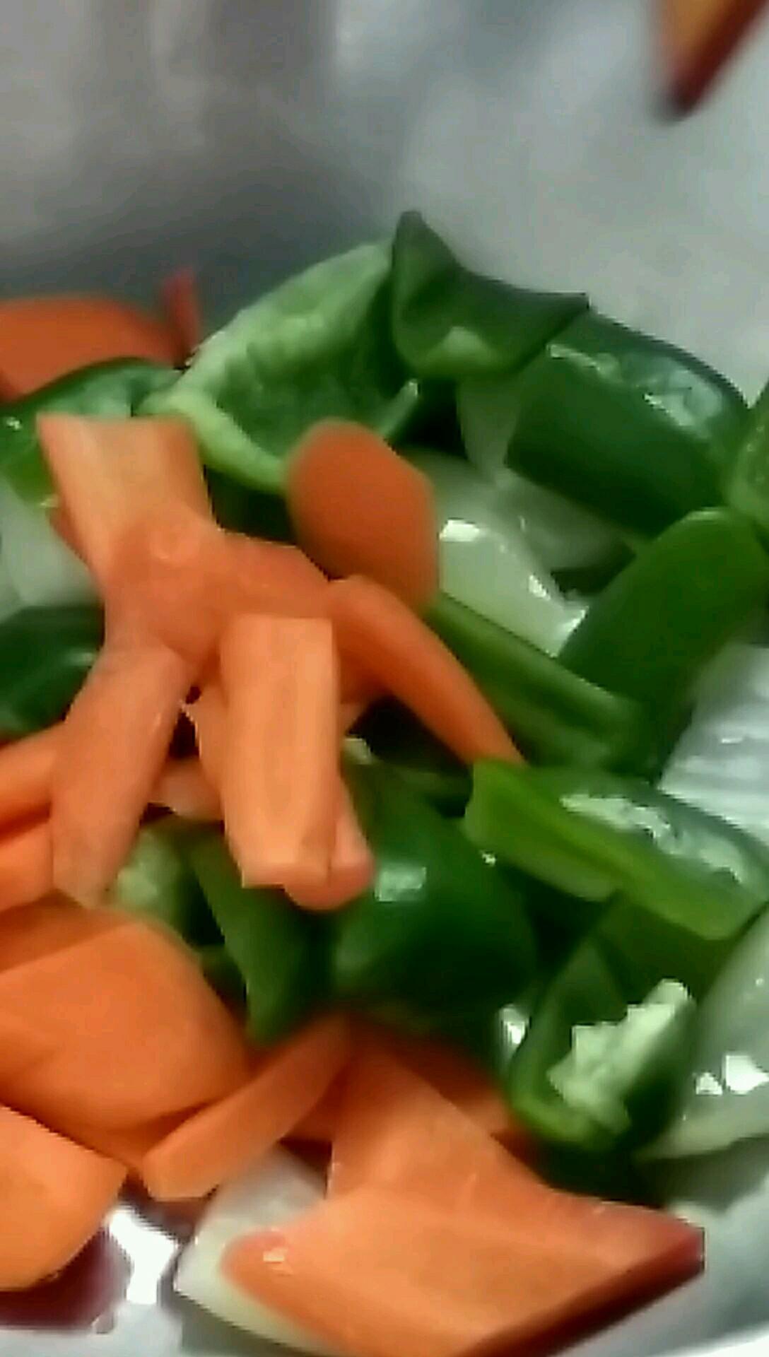 三色素炒低脂健康菜的做法-家常味炒菜譜