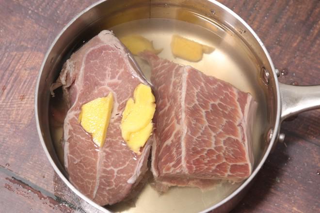 年夜飯必備鹵牛腱子！肉軟有嚼勁，上桌必光盤的做法-咸鮮味鹵菜譜