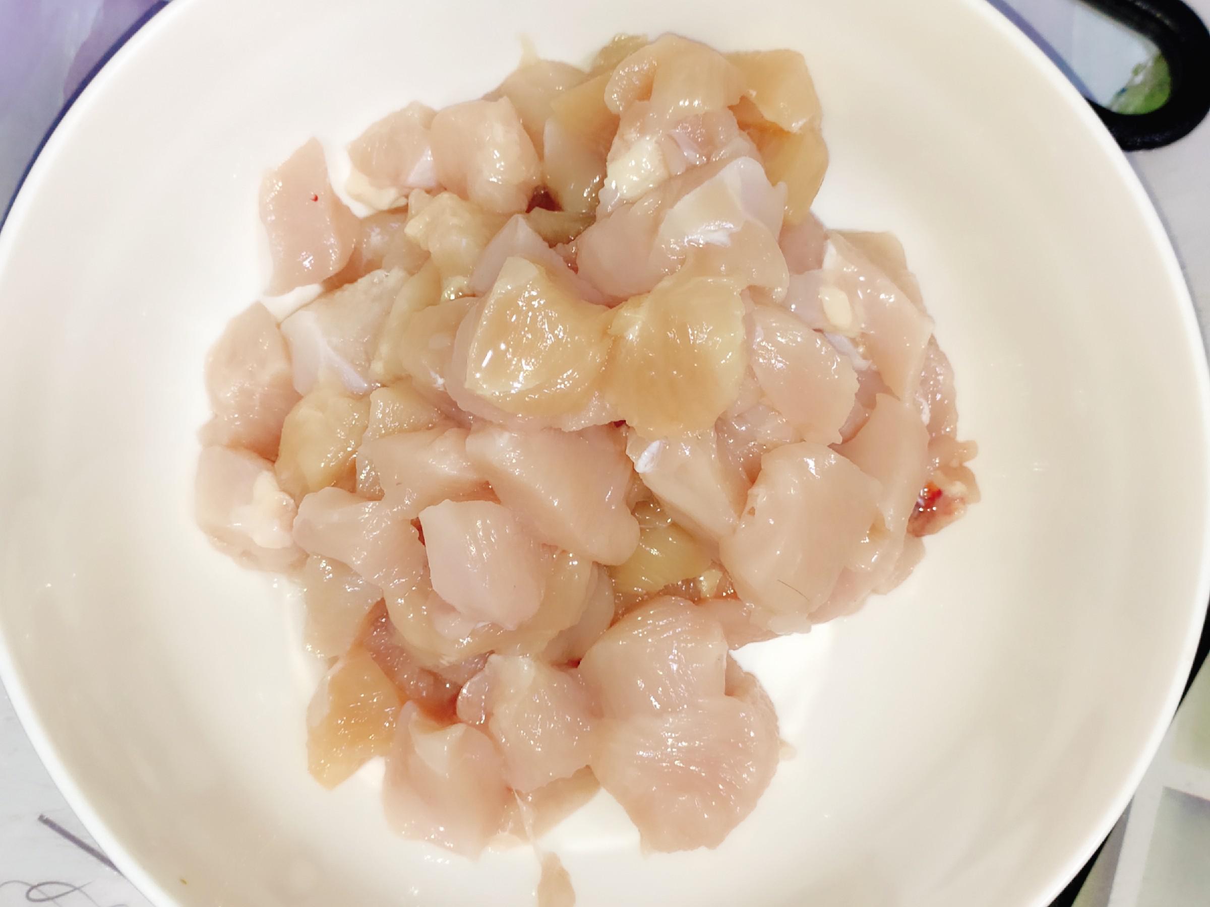 紅而不辣的宮保雞丁的做法-咸鮮味炒菜譜