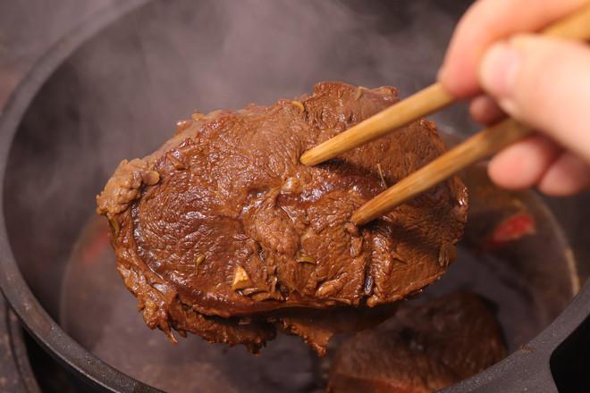 年夜飯必備鹵牛腱子！肉軟有嚼勁，上桌必光盤的做法-咸鮮味鹵菜譜