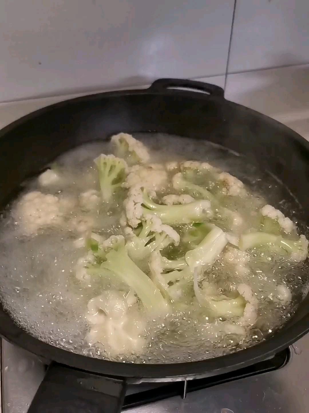 咸肉炒花菜的做法-咸鮮味燒菜譜