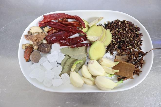 鹵鴨脖鴨翅的做法-家常味鹵菜譜