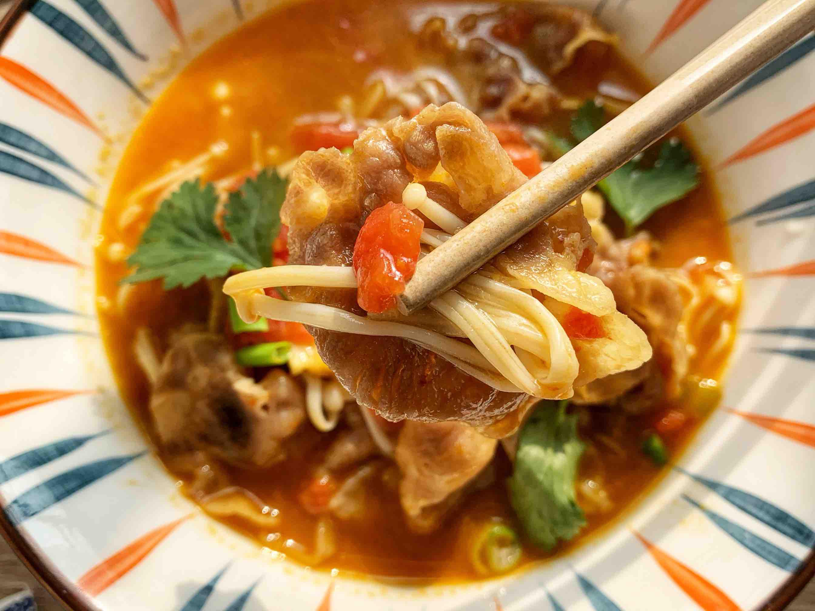 懶人版酸湯肥牛??暖胃下飯的做法-香辣味炒菜譜-易網(wǎng)健康養(yǎng)生網(wǎng) 懶人版酸湯肥牛??暖胃下飯的做法-香辣味炒菜譜