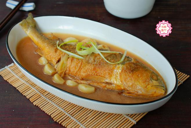 黃花魚這做法，不粘皮不粘鍋，香嫩入味好吃不怕胖的做法-蒜香味燉菜譜