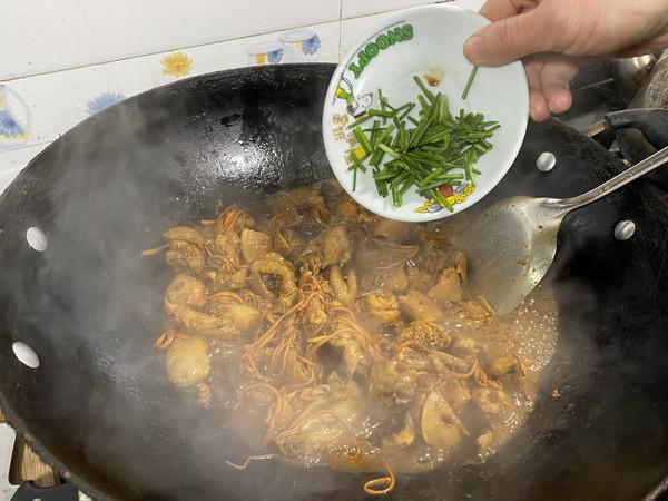 雙茹燒三黃雞的做法-醬香味燉菜譜