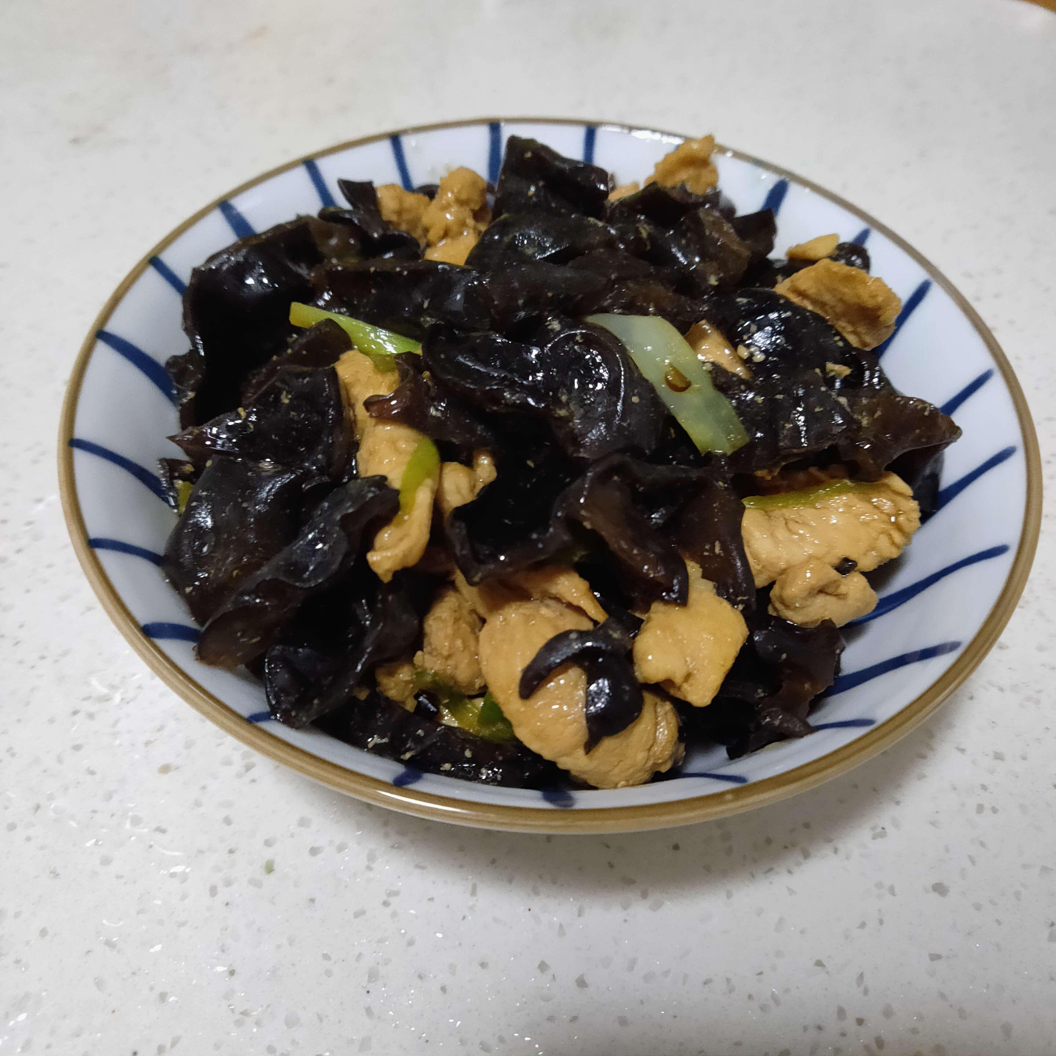 木耳炒肉絲的做法-家常味炒菜譜