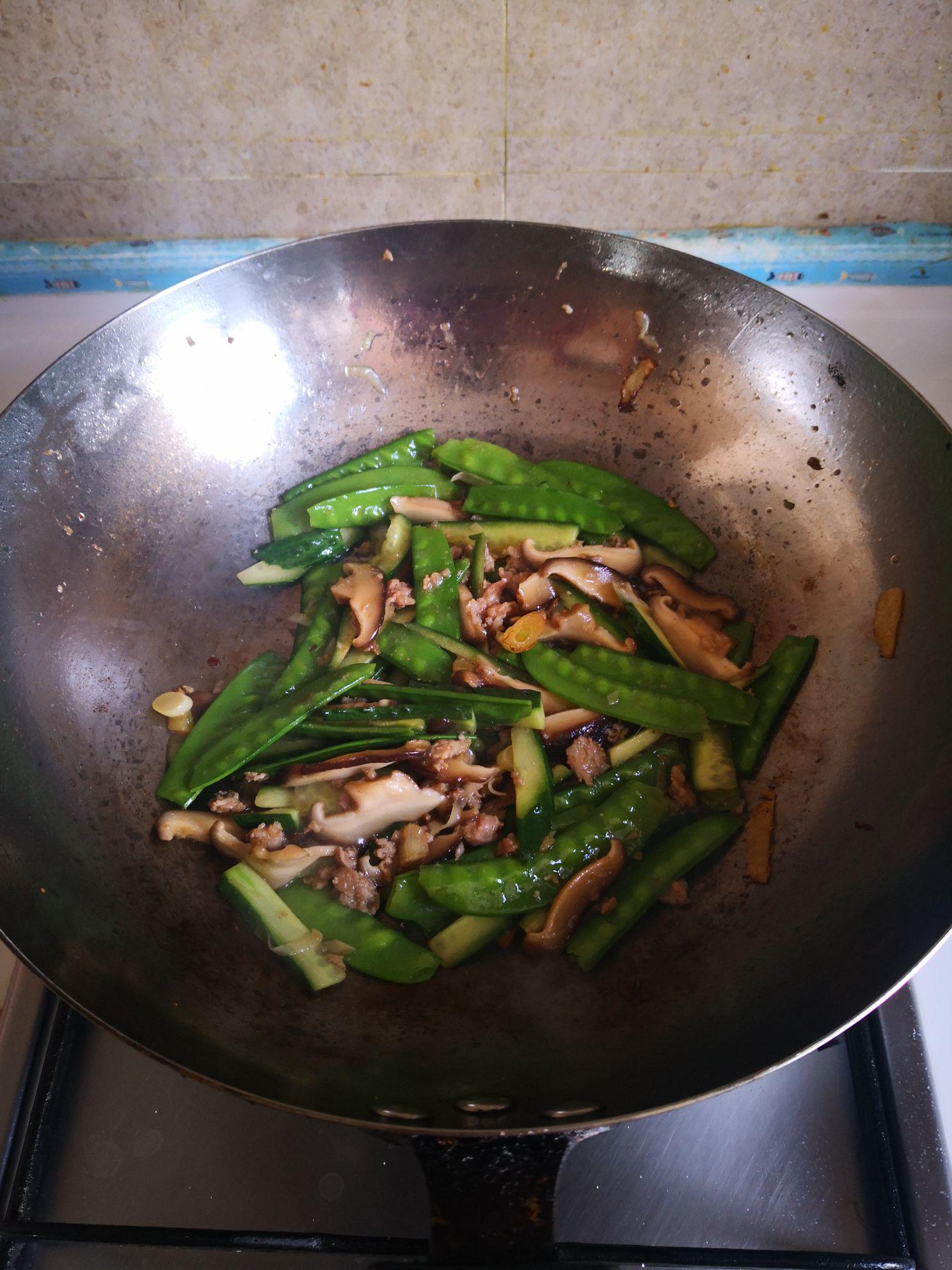 黃瓜片炒荷蘭豆的做法-家常味炒菜譜-易網健康養生網 黃瓜片炒荷蘭豆的做法-家常味炒菜譜