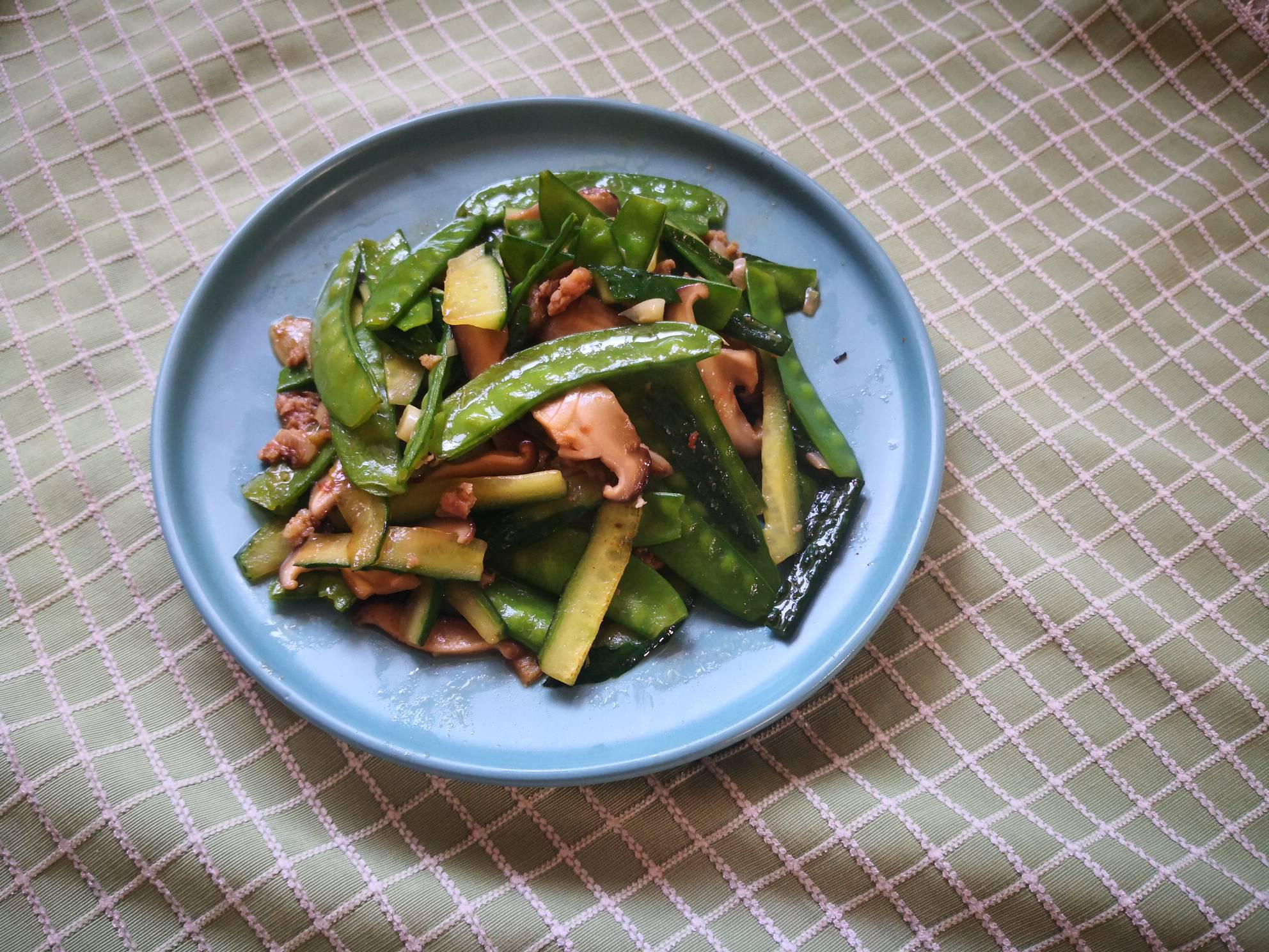 黃瓜片炒荷蘭豆的做法-家常味炒菜譜