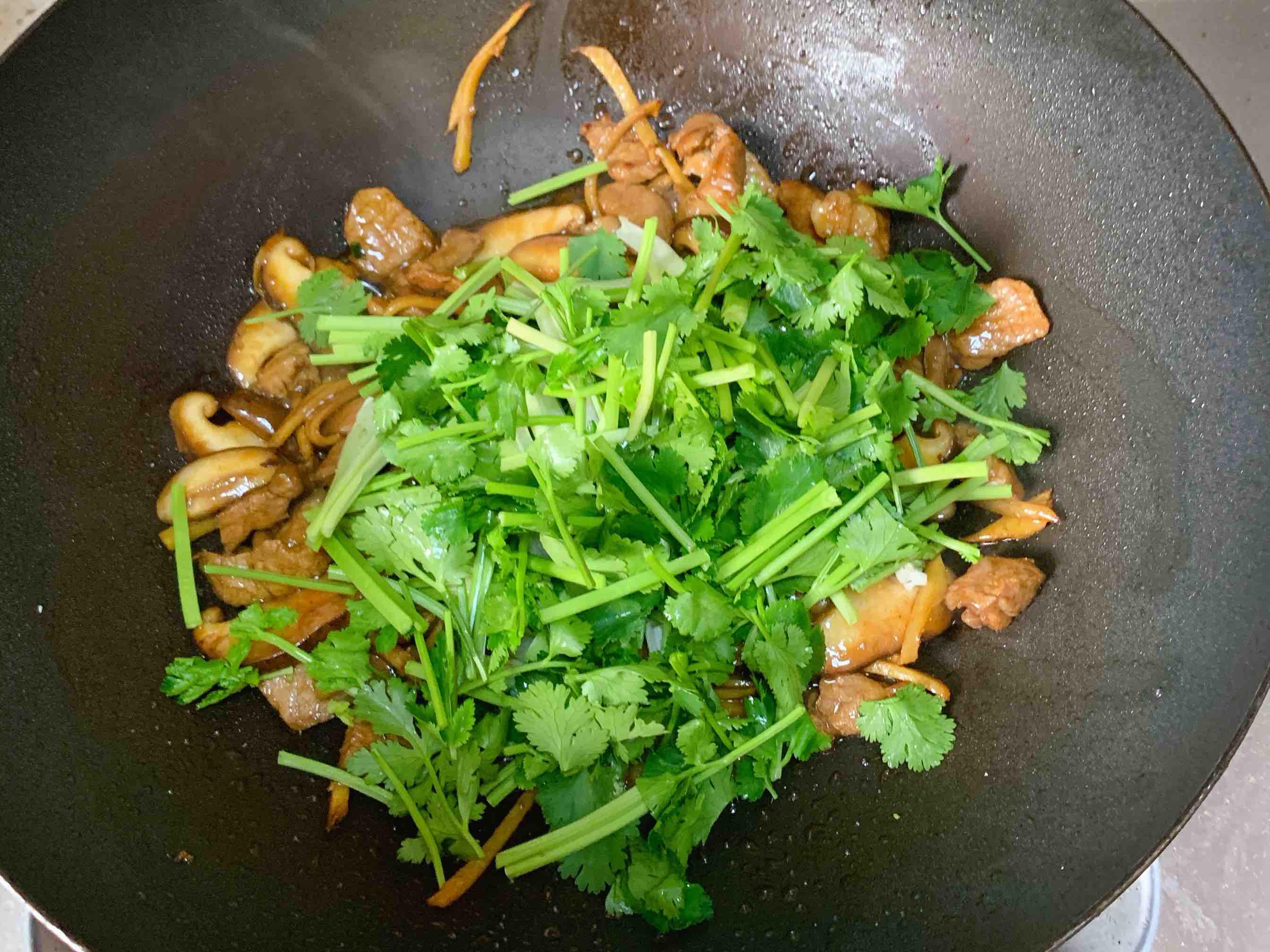 香菜炒肉的做法-家常味炒菜譜-易網健康養生網 香菜炒肉的做法-家常味炒菜譜