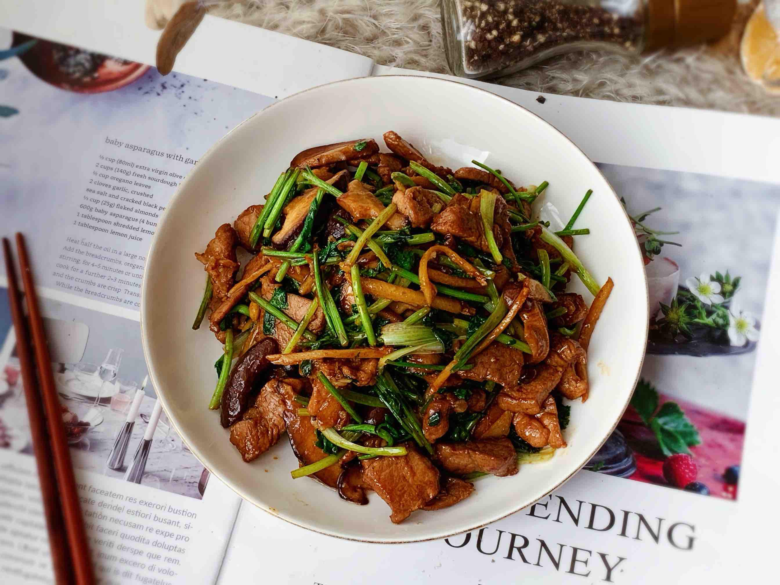 香菜炒肉的做法-家常味炒菜譜-易網健康養生網 香菜炒肉的做法-家常味炒菜譜