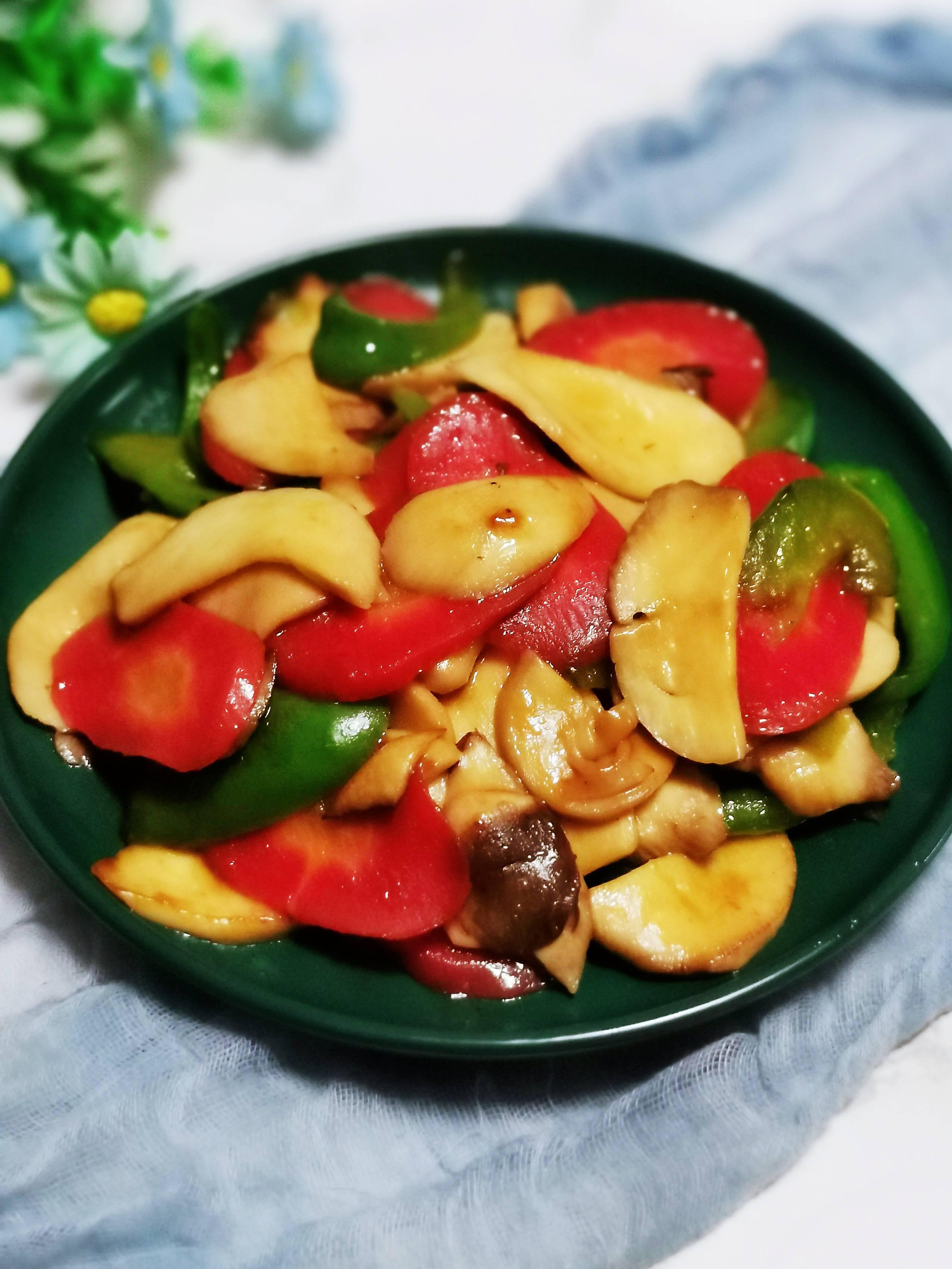 可以吃出肉味的素菜：紅蘿卜炒杏鮑菇的做法-家常味炒菜譜