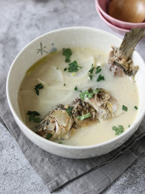 白蘿卜鯽魚湯的做法-咸鮮味燉菜譜-易網健康養生網 白蘿卜鯽魚湯的做法-咸鮮味燉菜譜