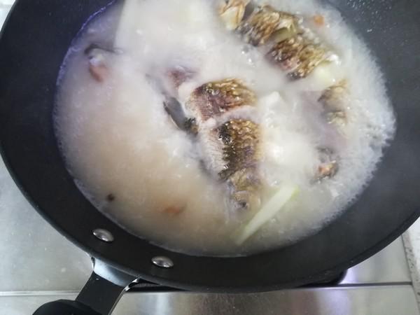 白蘿卜鯽魚湯的做法-咸鮮味燉菜譜-易網健康養生網 白蘿卜鯽魚湯的做法-咸鮮味燉菜譜