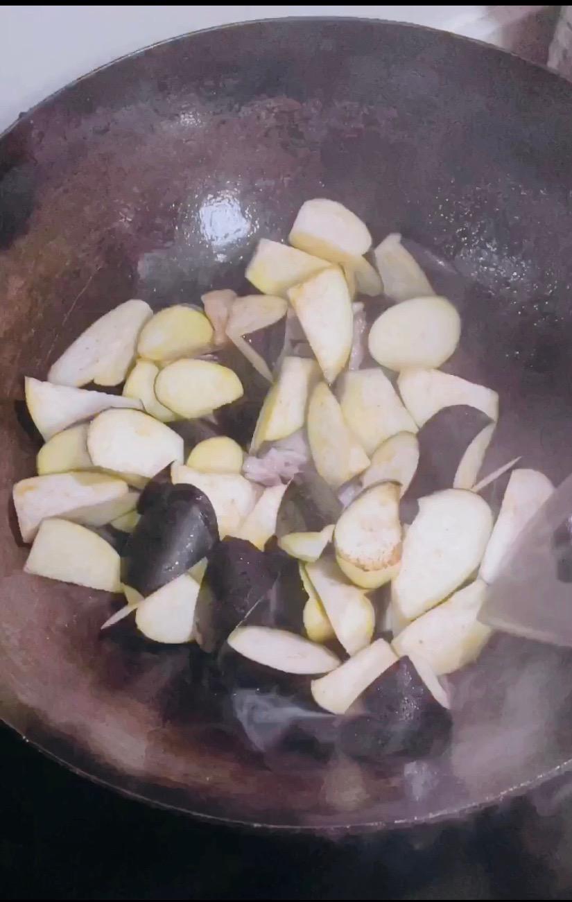 麻辣茄子的做法-麻辣味炒菜譜