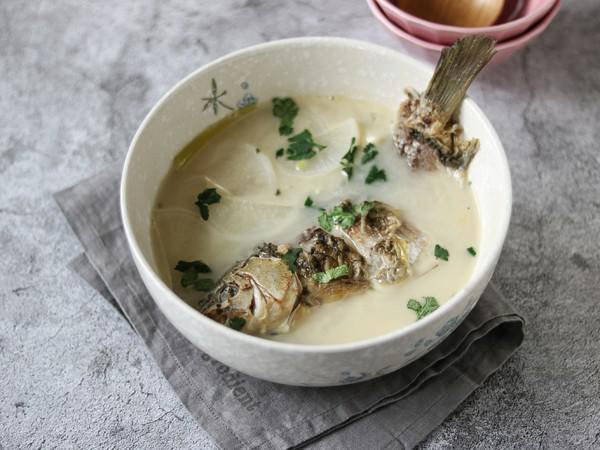 白蘿卜鯽魚湯的做法-咸鮮味燉菜譜-易網健康養生網 白蘿卜鯽魚湯的做法-咸鮮味燉菜譜