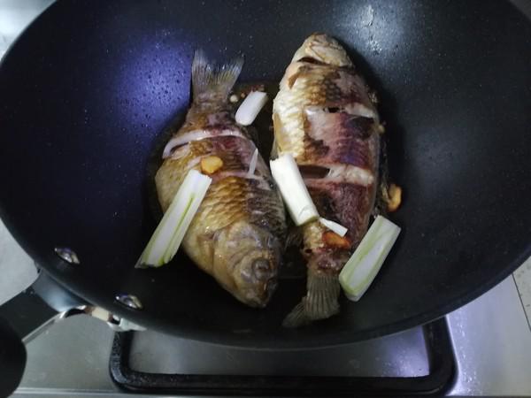 白蘿卜鯽魚湯的做法-咸鮮味燉菜譜-易網健康養生網 白蘿卜鯽魚湯的做法-咸鮮味燉菜譜