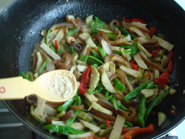 蘿卜干炒肉皮的做法-家常味炒菜譜