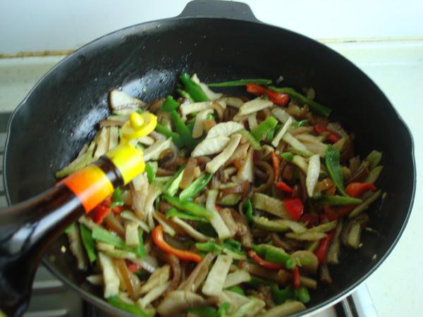 蘿卜干炒肉皮的做法-家常味炒菜譜