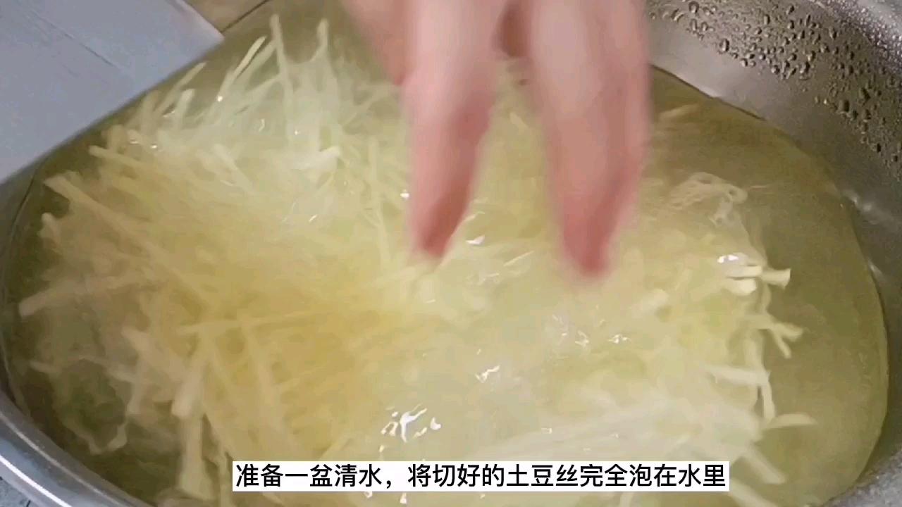 誰說炒土豆絲一定要放醋，我們今天炒個五香土豆絲的做法-五香味炒菜譜