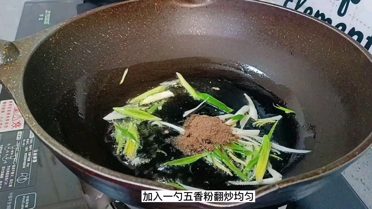 誰說炒土豆絲一定要放醋，我們今天炒個五香土豆絲的做法-五香味炒菜譜