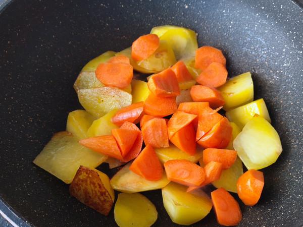 咖喱牛腩燉土豆的做法-咖喱味燉菜譜