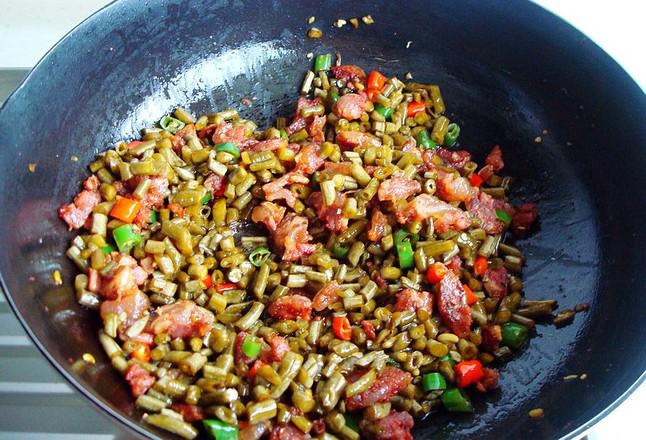 酸豆角炒臘腸的做法-酸辣味炒菜譜