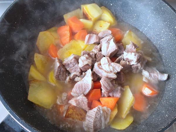 咖喱牛腩燉土豆的做法-咖喱味燉菜譜