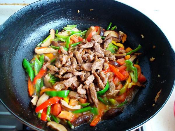 香菇羊肉拌皮帶面的做法-家常味炒菜譜-易網健康養生網 香菇羊肉拌皮帶面的做法-家常味炒菜譜