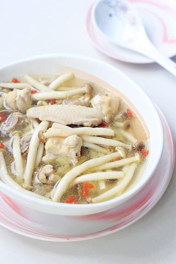 蟹味菇燉雞的做法-家常味燉菜譜