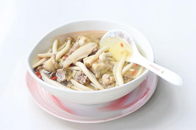 蟹味菇燉雞的做法-家常味燉菜譜