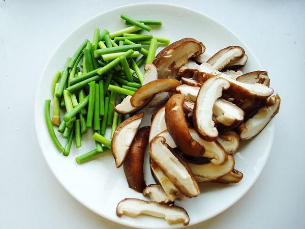 香菇羊肉拌皮帶面的做法-家常味炒菜譜-易網健康養生網 香菇羊肉拌皮帶面的做法-家常味炒菜譜