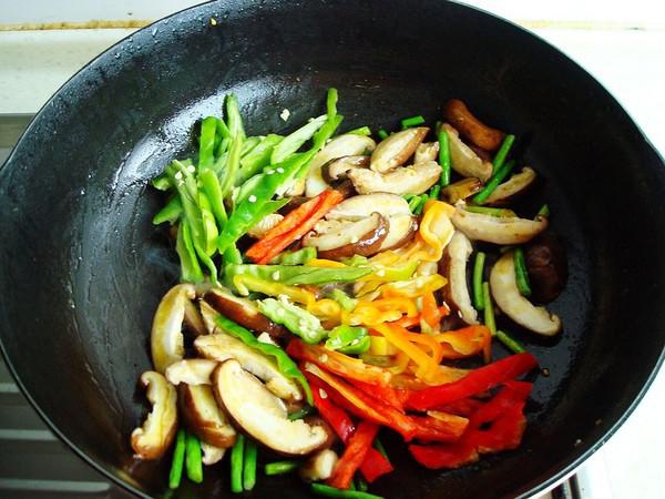 香菇羊肉拌皮帶面的做法-家常味炒菜譜-易網健康養生網 香菇羊肉拌皮帶面的做法-家常味炒菜譜