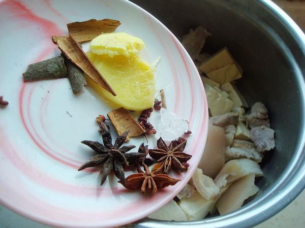 肉皮燒豆腐的做法-家常味燒菜譜