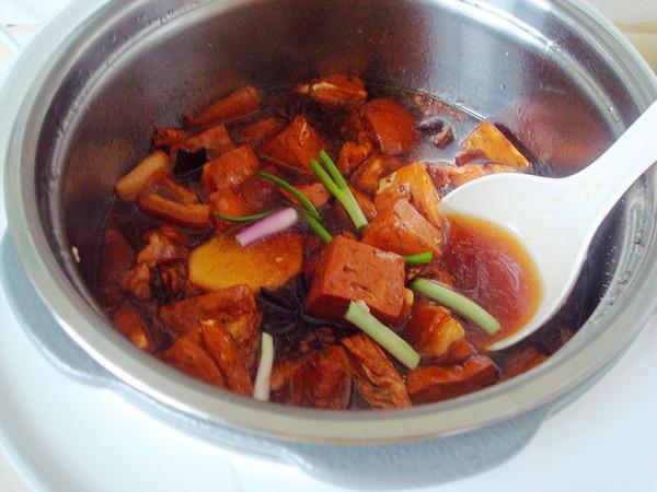 肉皮燒豆腐的做法-家常味燒菜譜