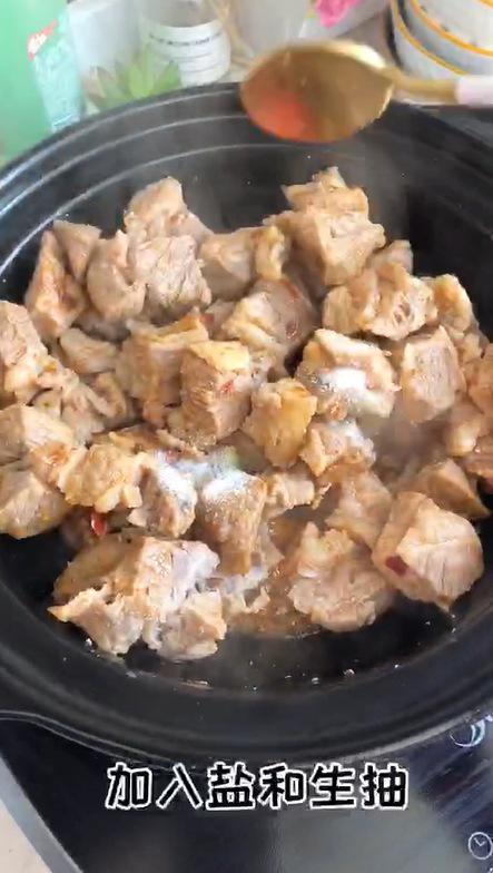 秘制蒜蓉牛腩的做法-蒜香味燉菜譜