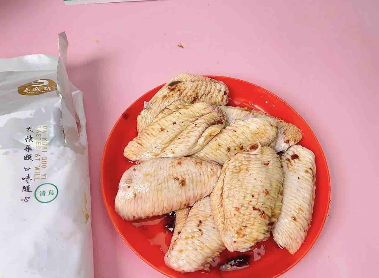 香烤雞翅的做法-香辣味烤菜譜-易網健康養生網 香烤雞翅的做法-香辣味烤菜譜