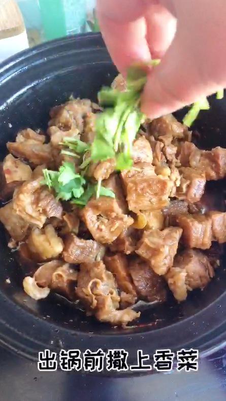 秘制蒜蓉牛腩的做法-蒜香味燉菜譜