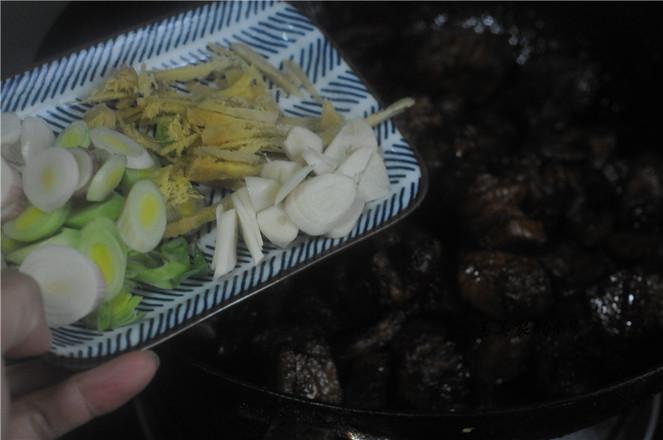 偷學酒店大廚的土豆燒牛腩，果然牛！3天做了2次，孩子還嫌不夠！的做法-咸鮮味燒菜譜