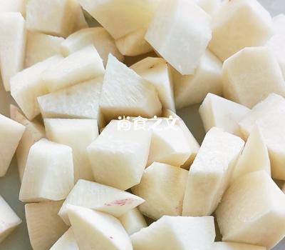 牛腩這樣燉，才是真正的清湯牛腩哦～的做法-咸鮮味燉菜譜