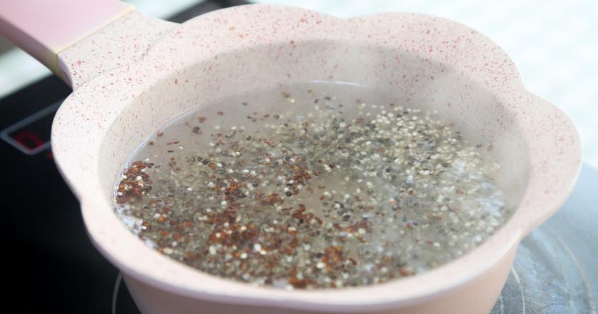 藜麥雞蛋餅的做法-咸鮮味煎菜譜