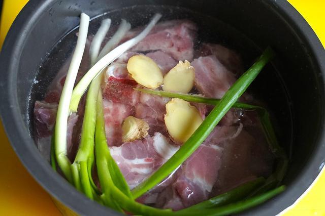 懶人版糖醋排骨的做法-酸甜味炒菜譜