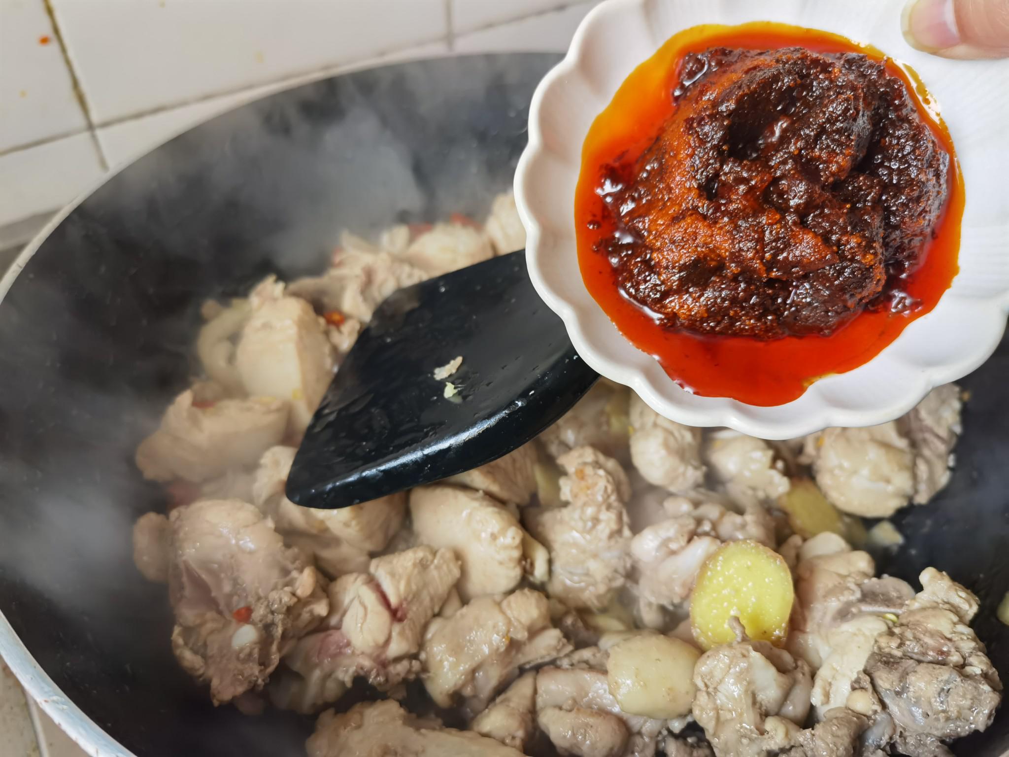 除夕夜的必備菜--香菇炒雞的做法-香辣味炒菜譜